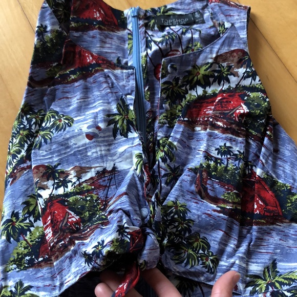 Tropical Print Dress with Cutout and Pockets - Picture 2 of 5